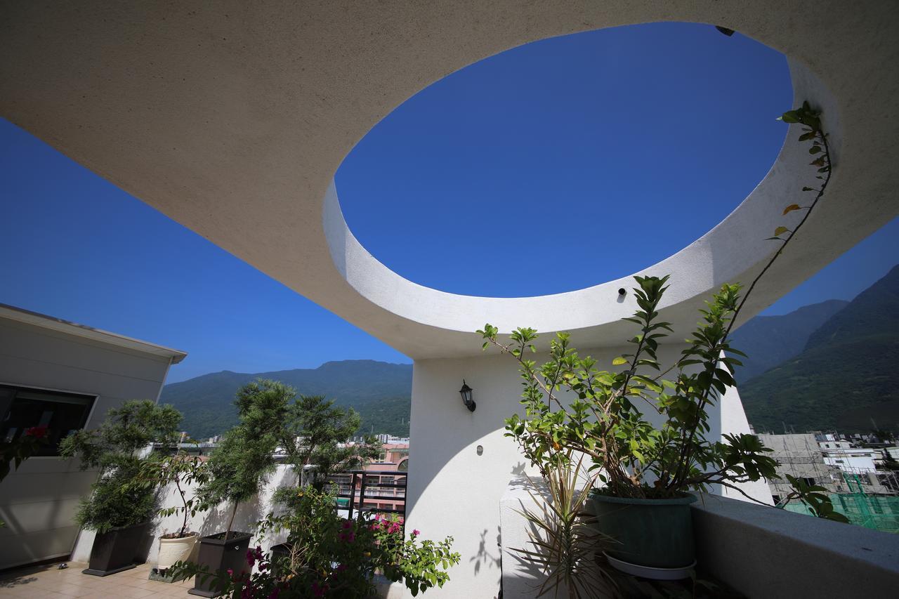 五葉松民宿-電梯民宿 近慈濟中小學及慈科大及人社院 Hualien Buitenkant foto